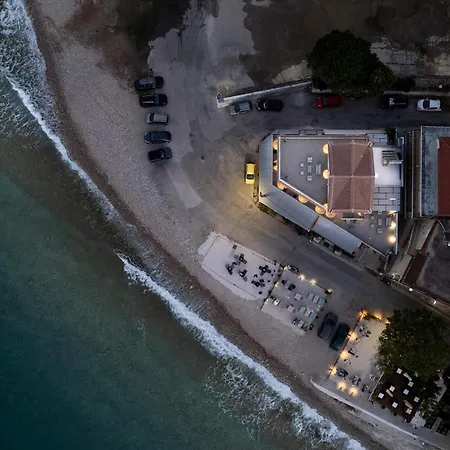Ristanis Potami Mare Beachfront Retreat アパート *