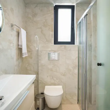 Ristanis Potami Mare Beachfront Retreat アパート