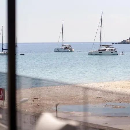 Ristanis Potami Mare Beachfront Retreat アパート